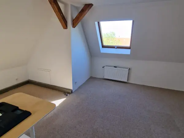 Sanierte Büroetage im Altbau mit Holztreppe und Wandvertäfelung — Bild 4