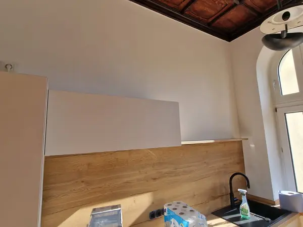 Sanierte Büroetage im Altbau mit Holztreppe und Wandvertäfelung — Bild 11