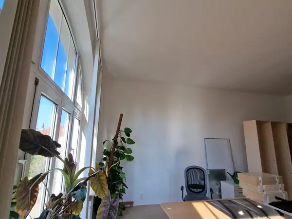 Sanierte Büroetage im Altbau mit Holztreppe und Wandvertäfelung — Bild 12
