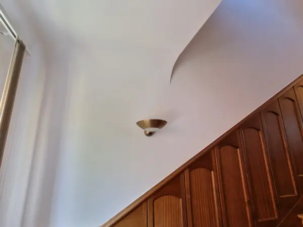 Sanierte Büroetage im Altbau mit Holztreppe und Wandvertäfelung — Bild 14