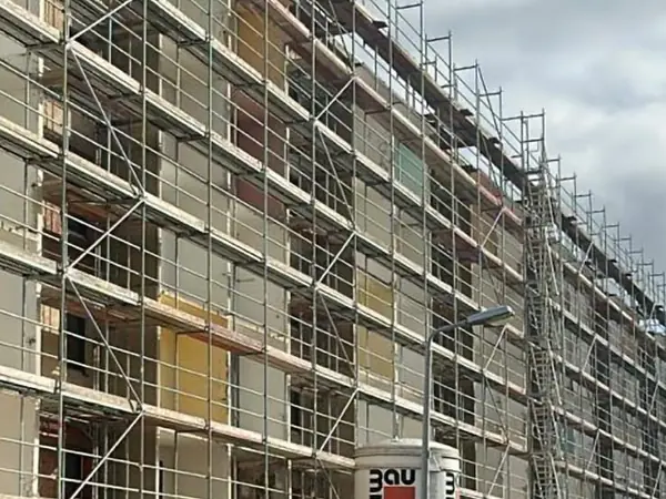 Fassadensanierung: Gerüst, Dämmplatten und Putzarbeiten — Bild 6