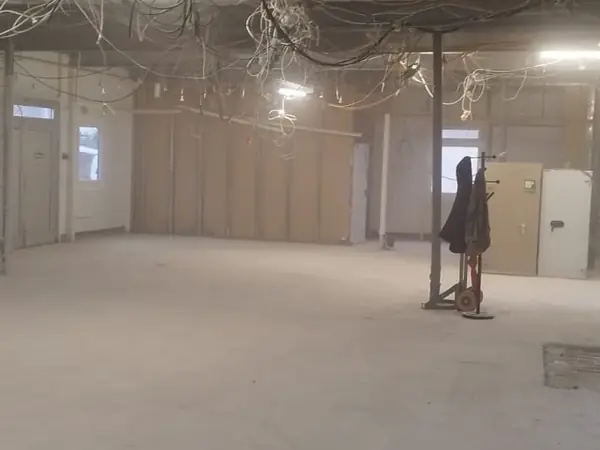 Gewerbefläche vor dem Umbau, Rückbau bis auf den Rohbau — Bild 4