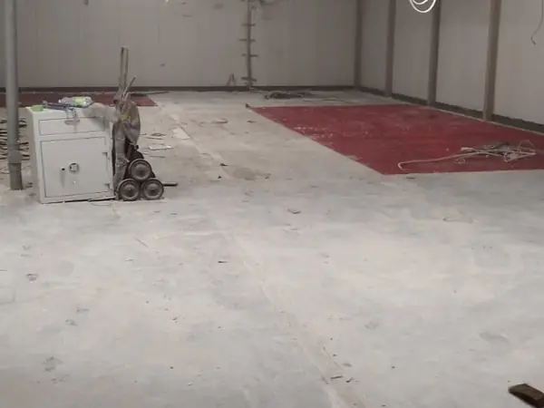 Gewerbefläche vor dem Umbau, Rückbau bis auf den Rohbau — Bild 5