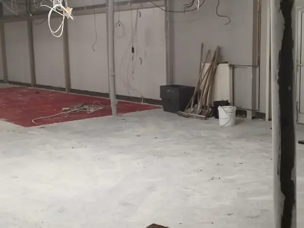 Gewerbefläche vor dem Umbau, Rückbau bis auf den Rohbau — Bild 9