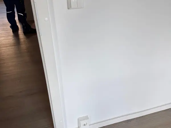 Sanierte Wohnung mit bodengleicher Dusche und neuem Bodenbelag — Bild 4