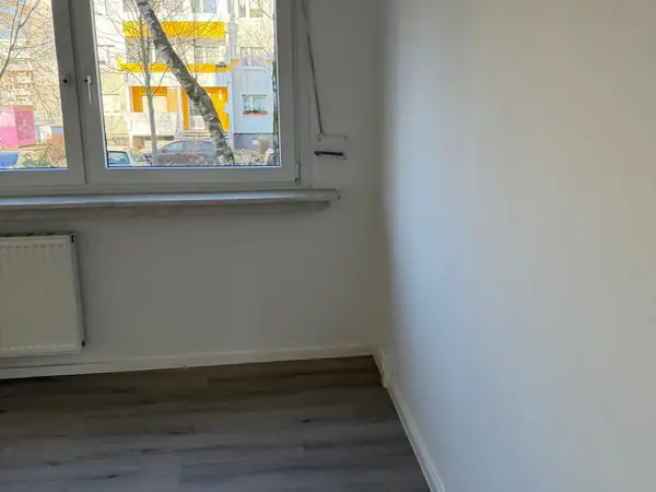 Sanierte Wohnung mit bodengleicher Dusche und neuem Bodenbelag — Bild 5