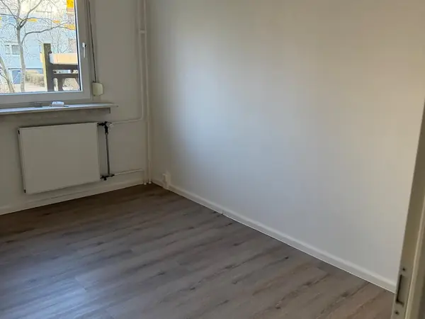 Sanierte Wohnung mit bodengleicher Dusche und neuem Bodenbelag — Bild 12