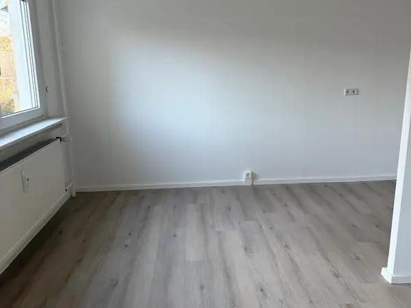 Sanierte Wohnung mit bodengleicher Dusche und neuem Bodenbelag — Bild 16
